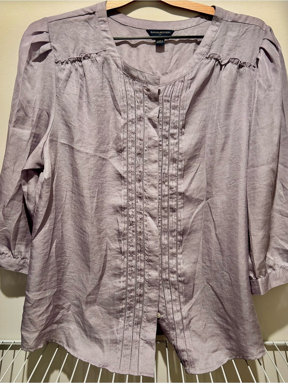 Banana Republic Soft Lilac Pintuck Button-Front Blouse Luxurious Feel EUC XL